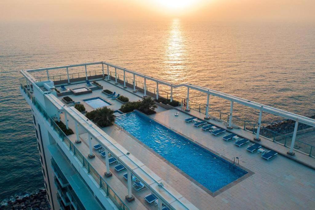 Beach Dream - A Luxury 1 Bedroom Apartment With Direct Beach Access Ras al-Khaimah Bagian luar foto
