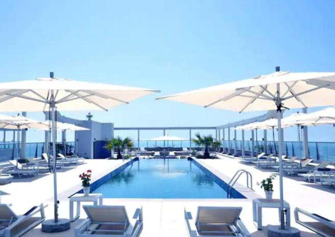 Beach Dream - A Luxury 1 Bedroom Apartment With Direct Beach Access Ras al-Khaimah Bagian luar foto